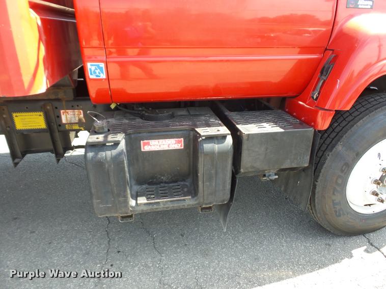 image for item DD9477 2001 GMC C6500 dump truck