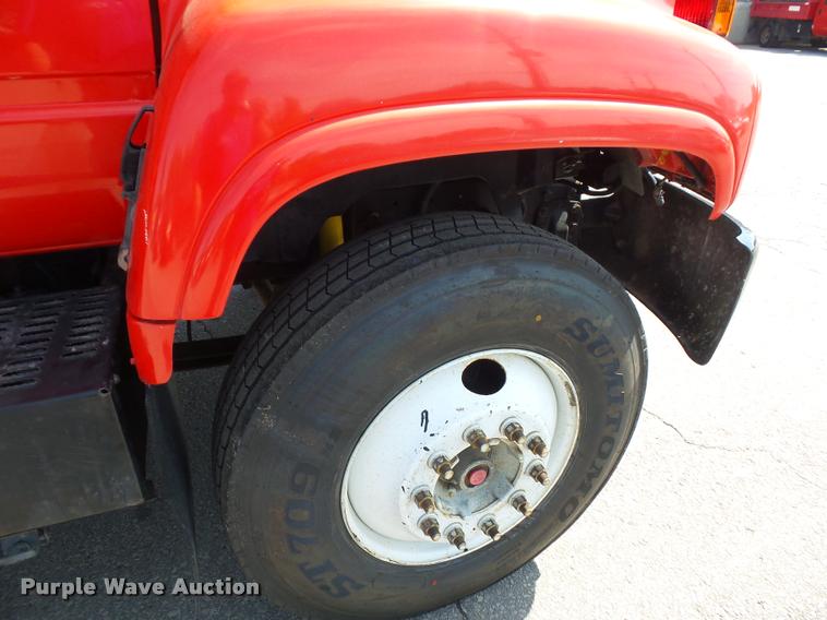 image for item DD9477 2001 GMC C6500 dump truck