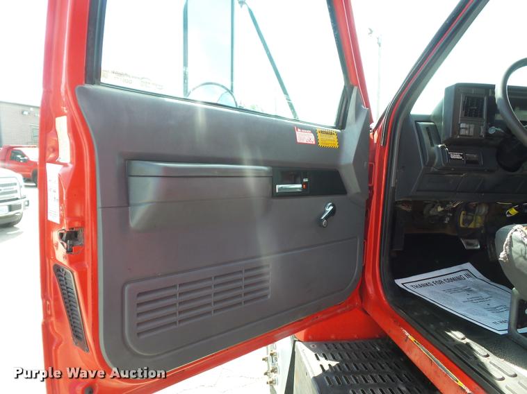 image for item DD9477 2001 GMC C6500 dump truck