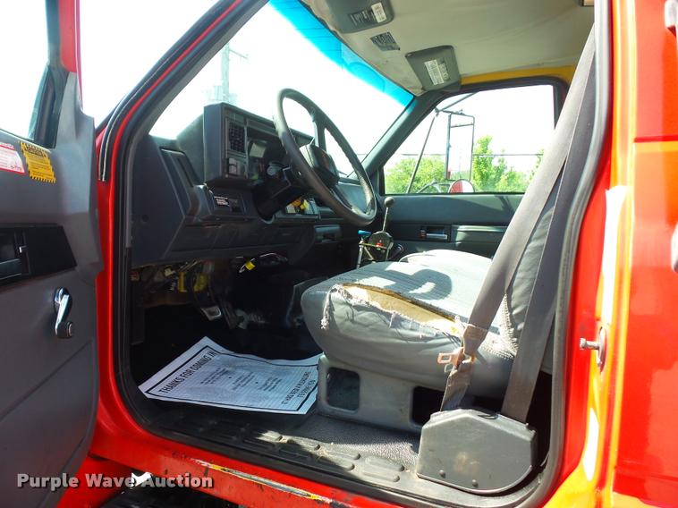 image for item DD9477 2001 GMC C6500 dump truck