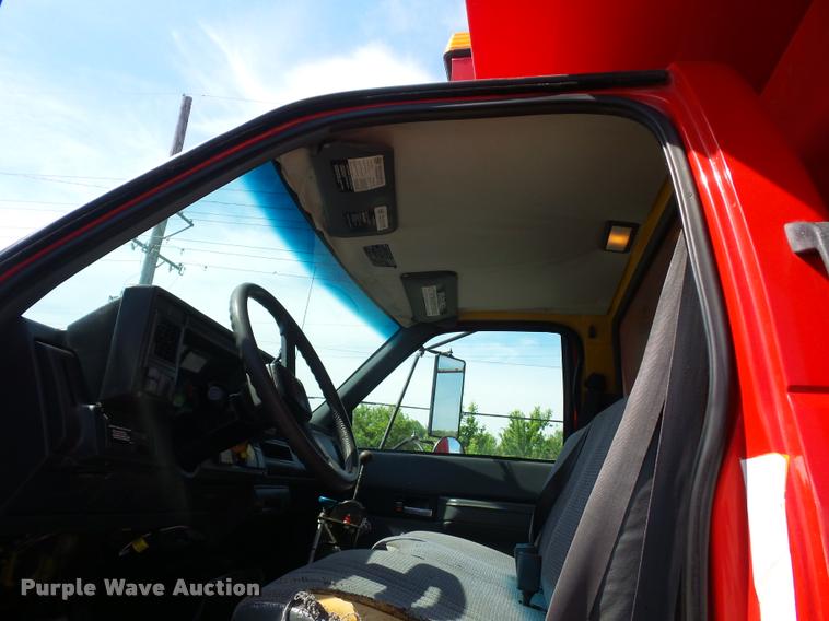 image for item DD9477 2001 GMC C6500 dump truck