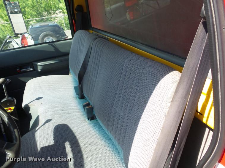 image for item DD9477 2001 GMC C6500 dump truck