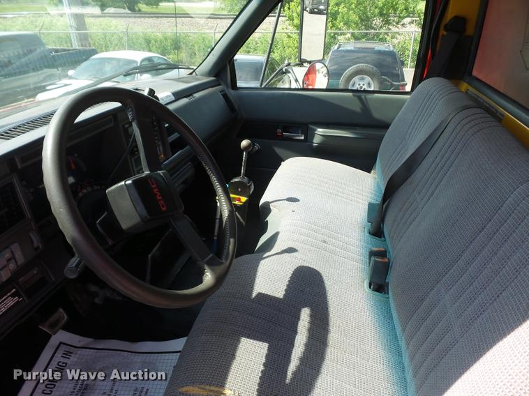 image for item DD9477 2001 GMC C6500 dump truck