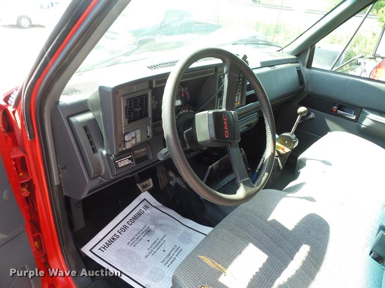 image for item DD9477 2001 GMC C6500 dump truck