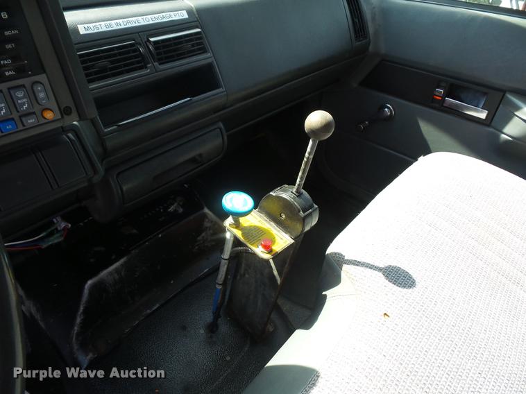 image for item DD9477 2001 GMC C6500 dump truck