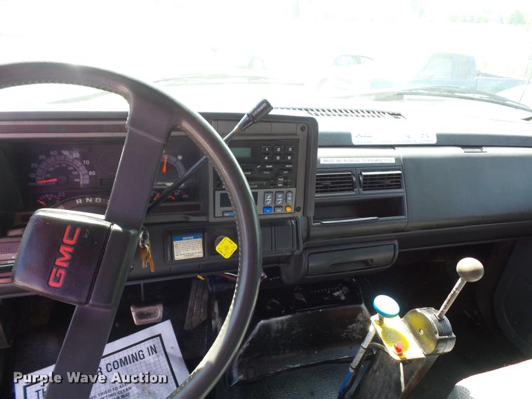 image for item DD9477 2001 GMC C6500 dump truck