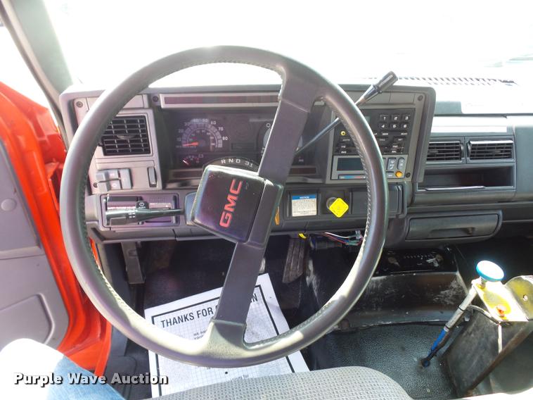 image for item DD9477 2001 GMC C6500 dump truck