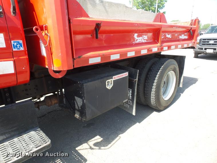image for item DD9478 2001 GMC C6500 dump truck