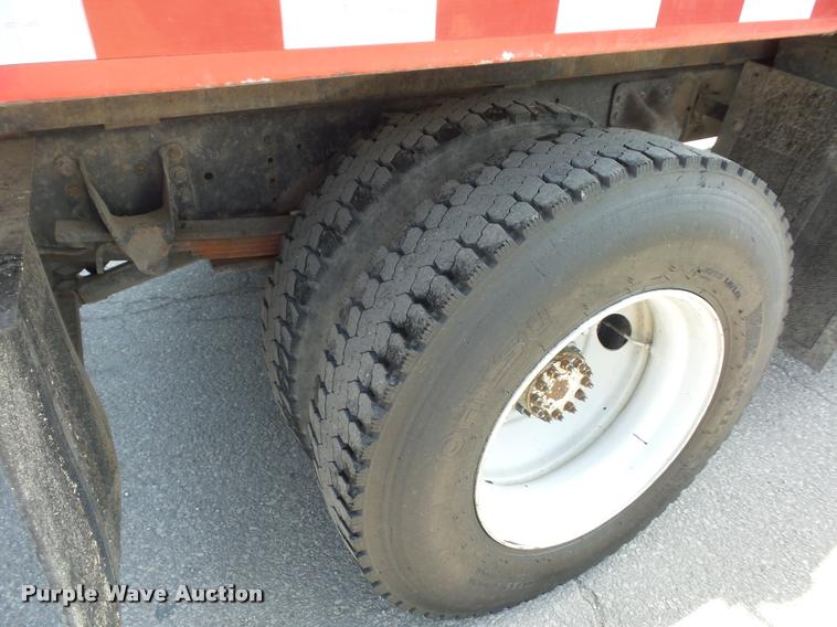 image for item DD9478 2001 GMC C6500 dump truck