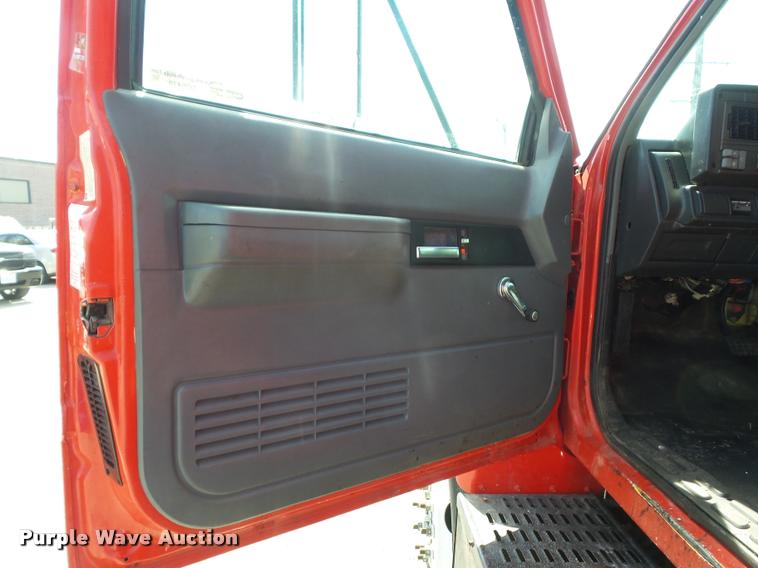 image for item DD9478 2001 GMC C6500 dump truck