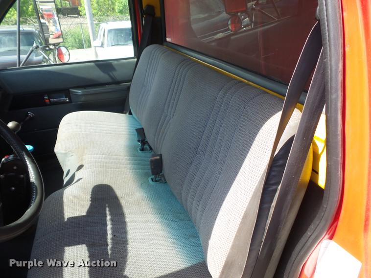 image for item DD9478 2001 GMC C6500 dump truck