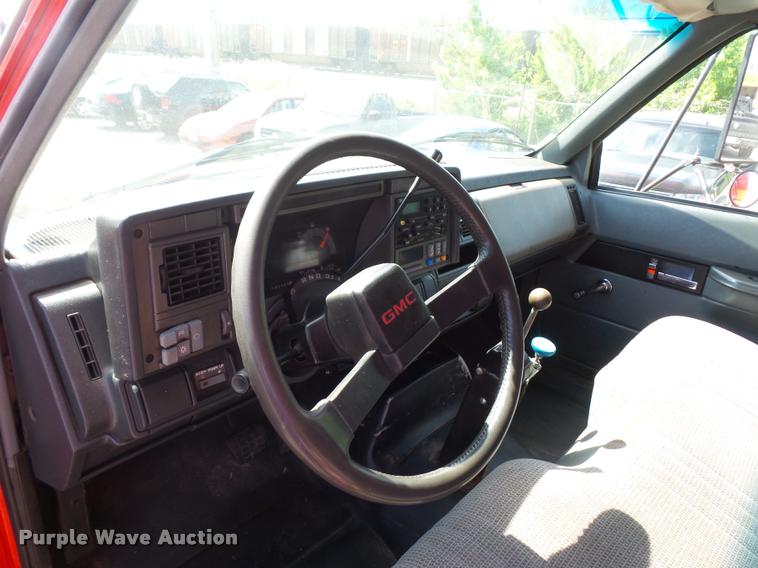 image for item DD9478 2001 GMC C6500 dump truck