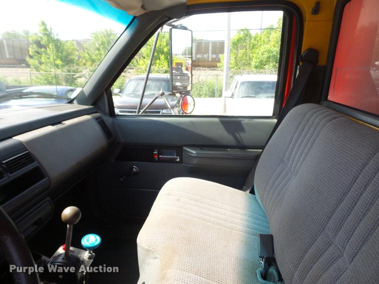 image for item DD9478 2001 GMC C6500 dump truck