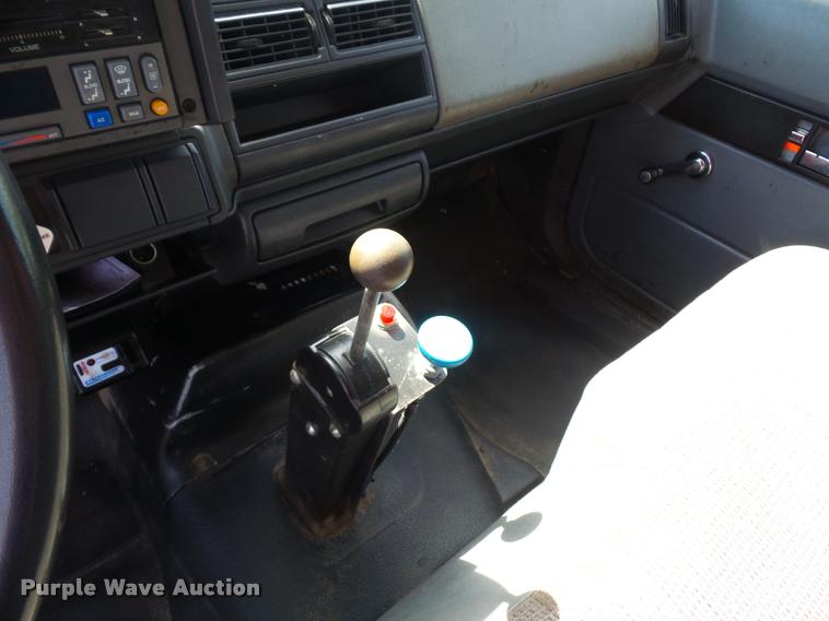 image for item DD9478 2001 GMC C6500 dump truck