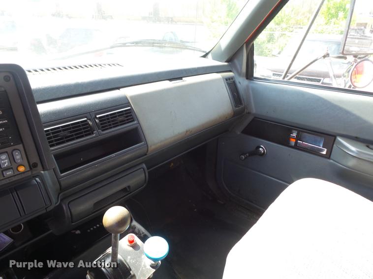 image for item DD9478 2001 GMC C6500 dump truck