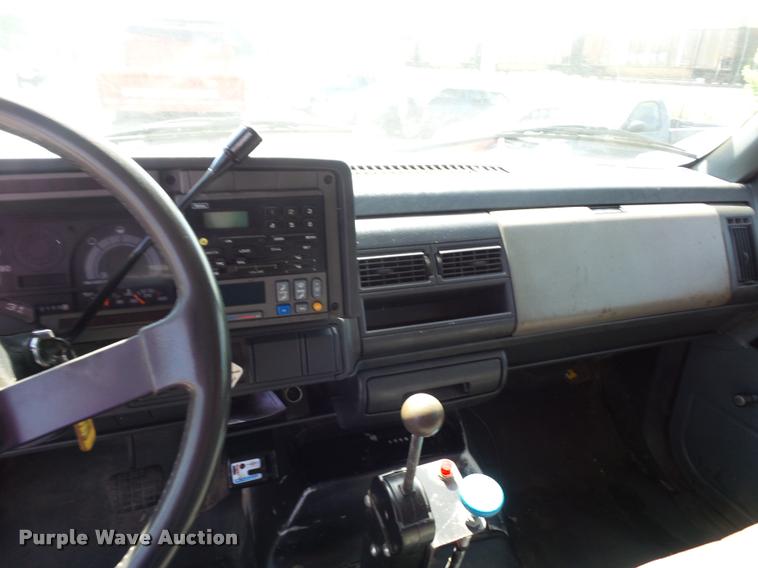 image for item DD9478 2001 GMC C6500 dump truck