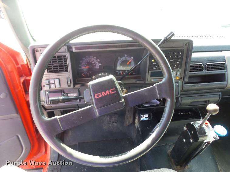 image for item DD9478 2001 GMC C6500 dump truck