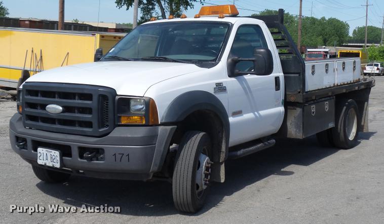 image for item DD9479 2006 Ford F450 Super Duty flatbed truck