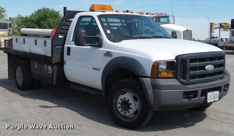 image for item DD9479 2006 Ford F450 Super Duty flatbed truck