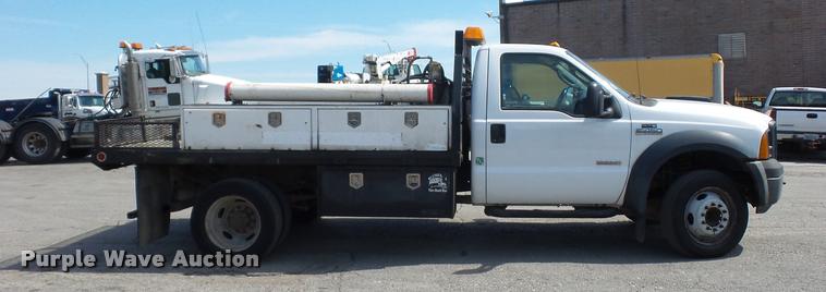 image for item DD9479 2006 Ford F450 Super Duty flatbed truck
