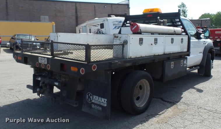 image for item DD9479 2006 Ford F450 Super Duty flatbed truck