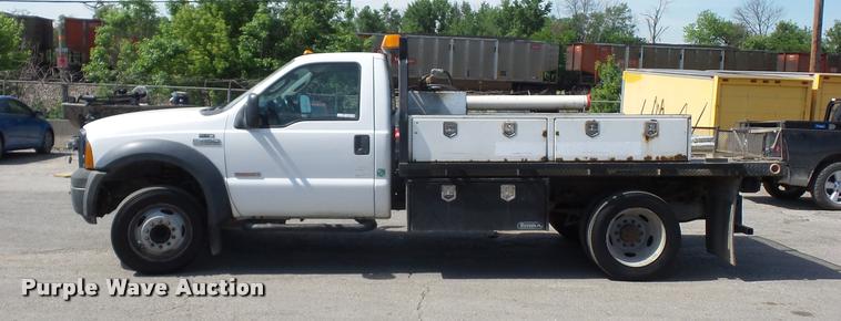 image for item DD9479 2006 Ford F450 Super Duty flatbed truck