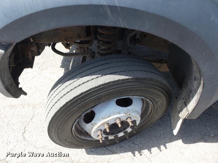 image for item DD9479 2006 Ford F450 Super Duty flatbed truck