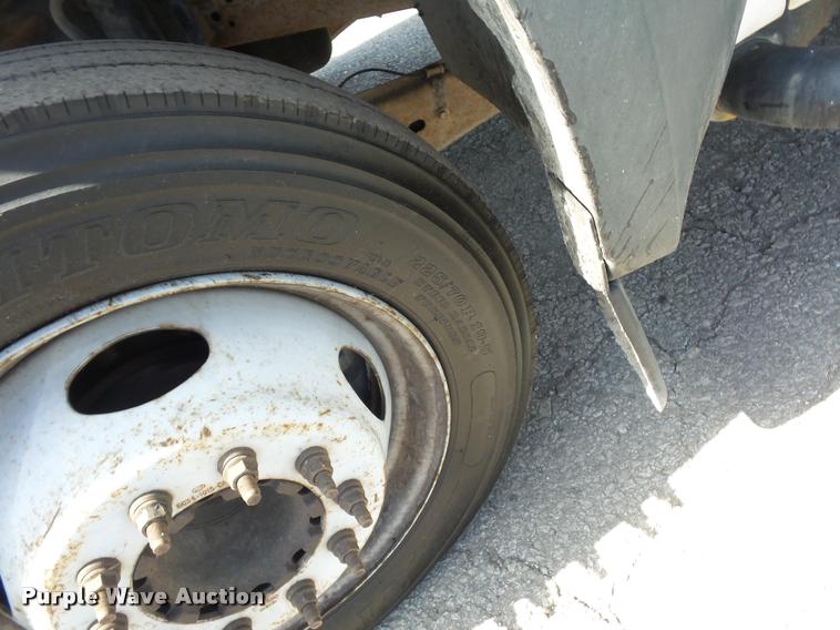 image for item DD9479 2006 Ford F450 Super Duty flatbed truck