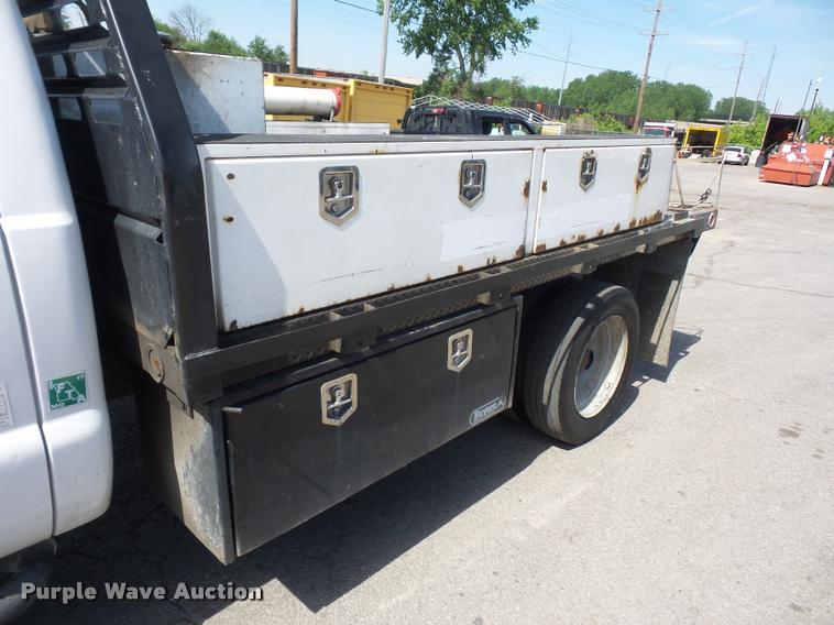 image for item DD9479 2006 Ford F450 Super Duty flatbed truck