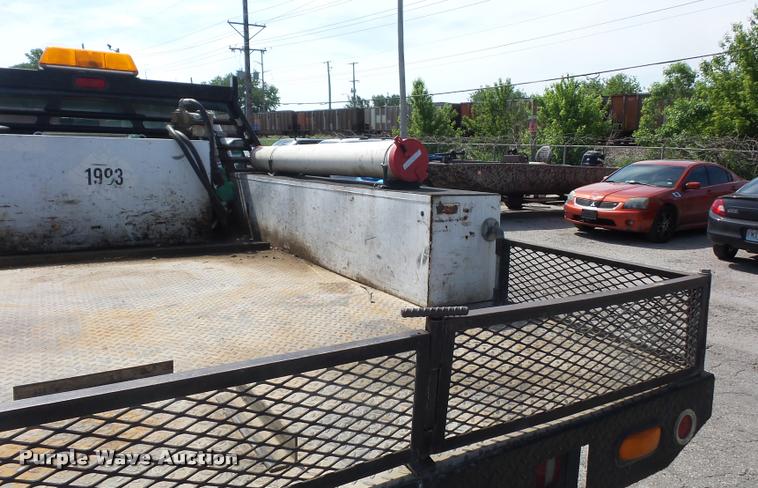 image for item DD9479 2006 Ford F450 Super Duty flatbed truck