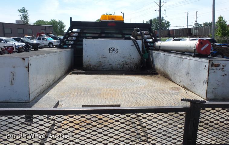 image for item DD9479 2006 Ford F450 Super Duty flatbed truck