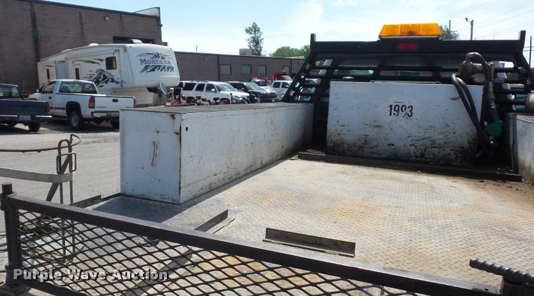 image for item DD9479 2006 Ford F450 Super Duty flatbed truck