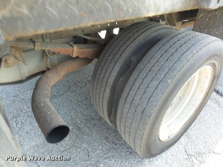 image for item DD9479 2006 Ford F450 Super Duty flatbed truck