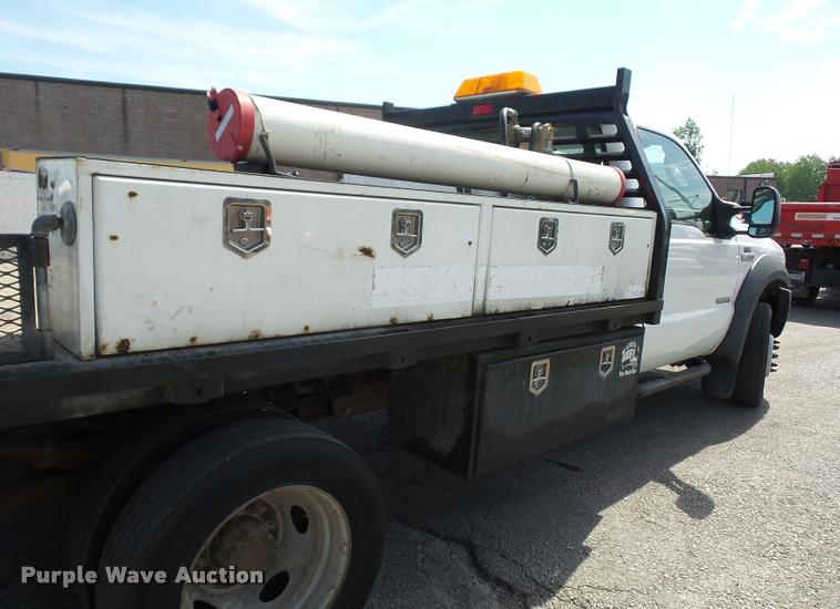 image for item DD9479 2006 Ford F450 Super Duty flatbed truck