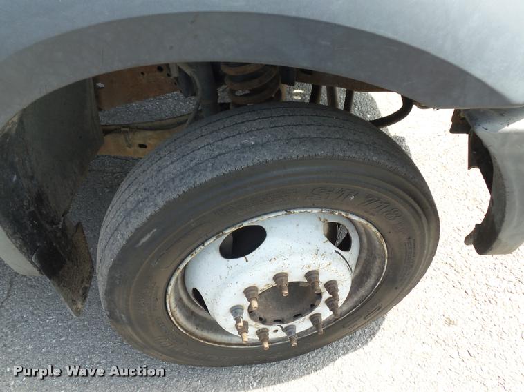 image for item DD9479 2006 Ford F450 Super Duty flatbed truck