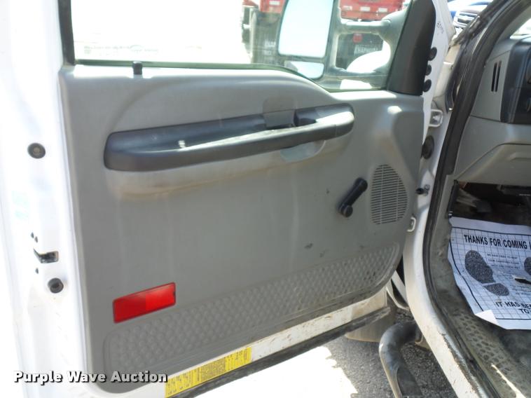 image for item DD9479 2006 Ford F450 Super Duty flatbed truck