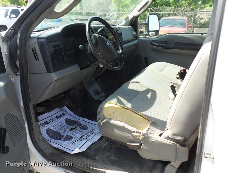 image for item DD9479 2006 Ford F450 Super Duty flatbed truck