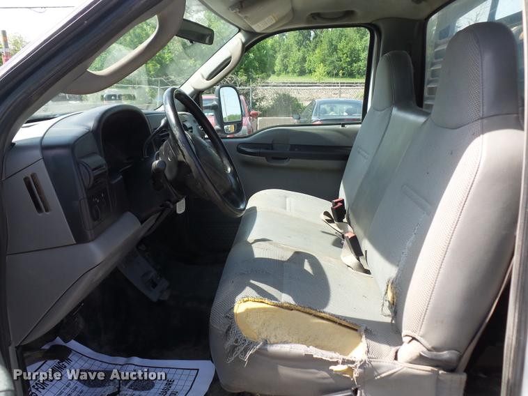 image for item DD9479 2006 Ford F450 Super Duty flatbed truck