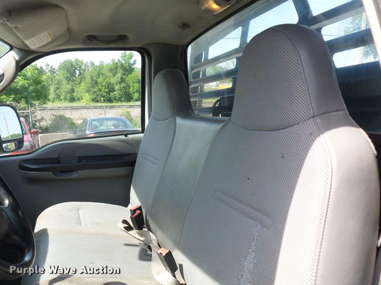 image for item DD9479 2006 Ford F450 Super Duty flatbed truck