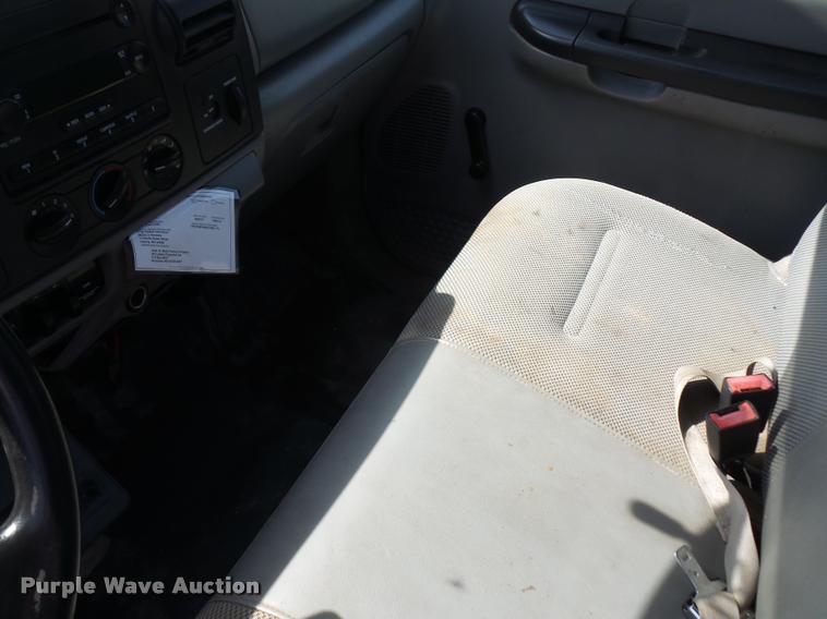 image for item DD9479 2006 Ford F450 Super Duty flatbed truck