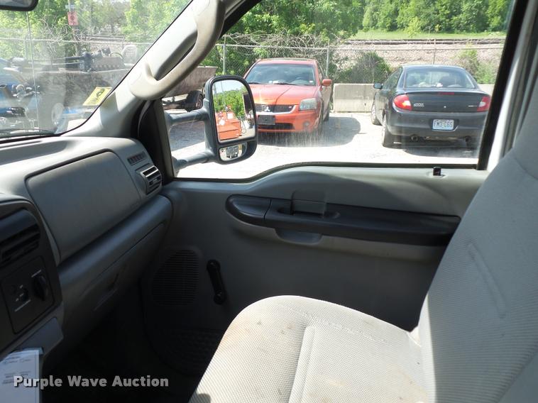 image for item DD9479 2006 Ford F450 Super Duty flatbed truck