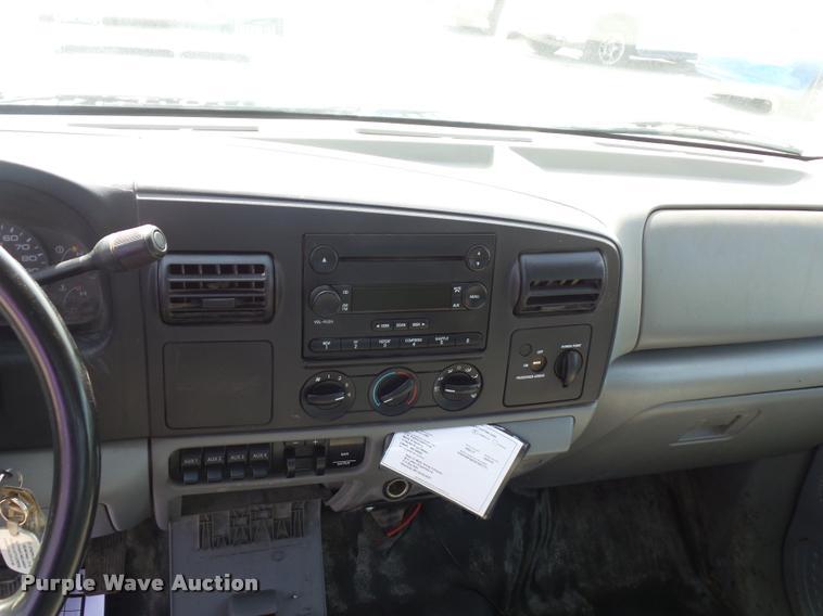 image for item DD9479 2006 Ford F450 Super Duty flatbed truck