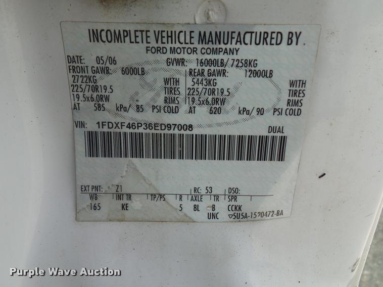 image for item DD9479 2006 Ford F450 Super Duty flatbed truck