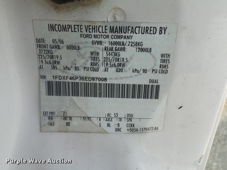 image for item DD9479 2006 Ford F450 Super Duty flatbed truck