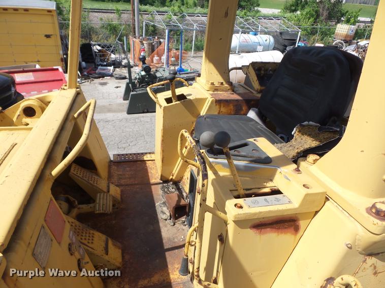 image for item DD9480 1983 Caterpillar 963 track loader