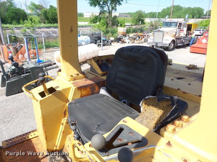 image for item DD9480 1983 Caterpillar 963 track loader