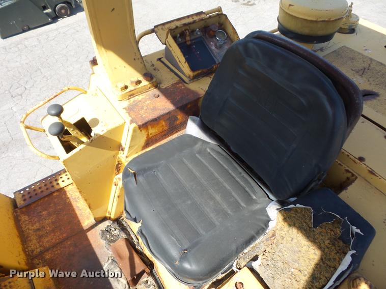 image for item DD9480 1983 Caterpillar 963 track loader