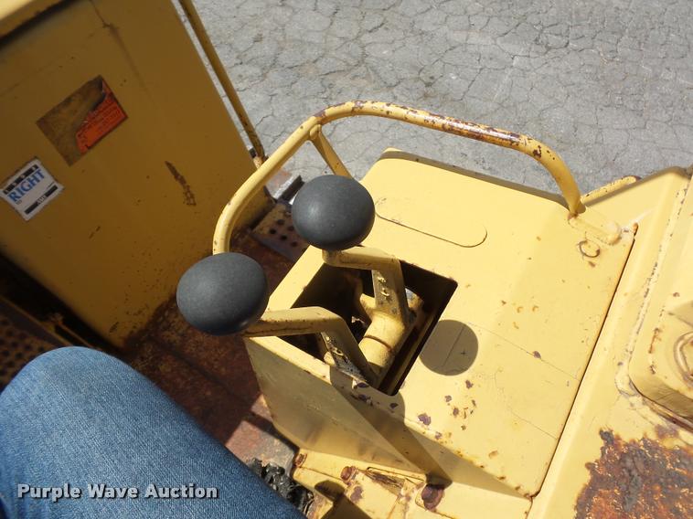 image for item DD9480 1983 Caterpillar 963 track loader