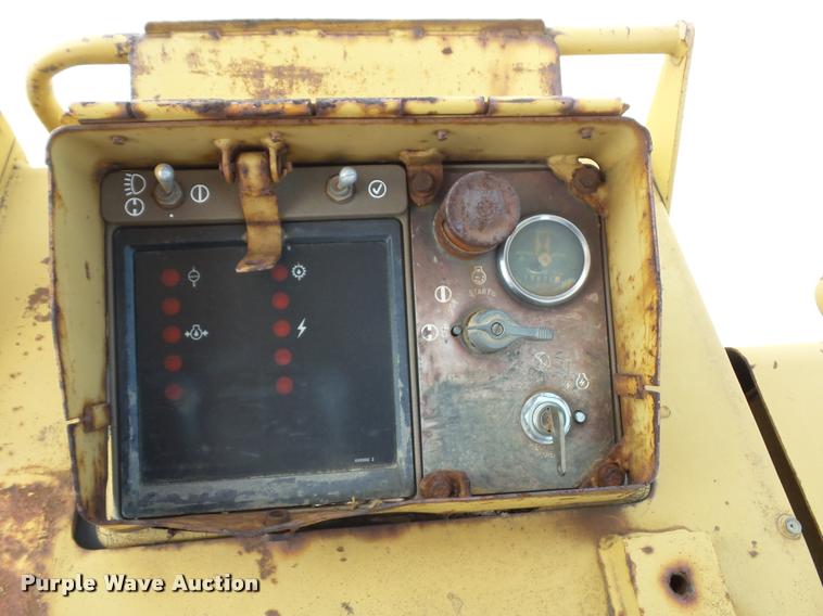 image for item DD9480 1983 Caterpillar 963 track loader