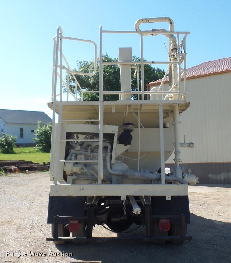 image for item DJ9511 1991 International 4900 hydro seeder truck